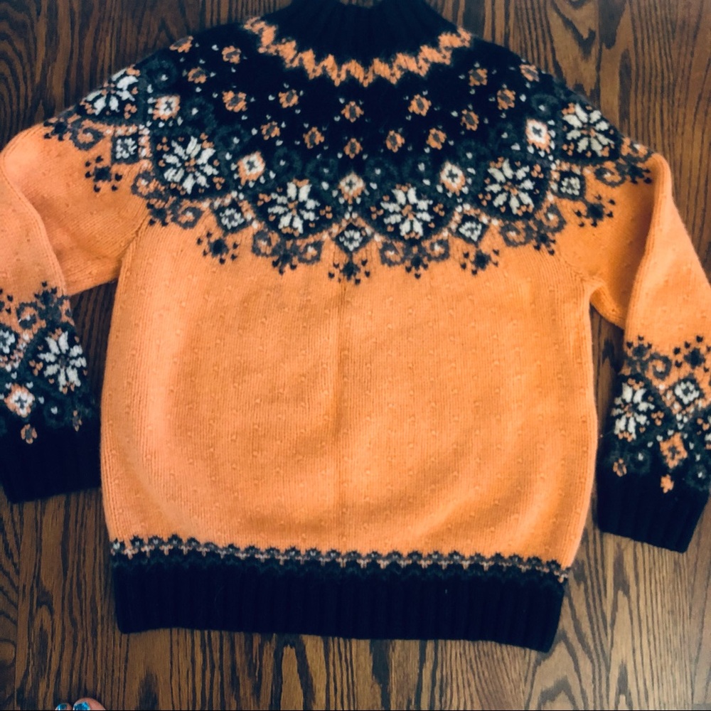 Vintage Icelandic woman’s knit lambs wool sweater size small